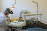 Como o uso do fio dental pode reduzir o risco de AVC