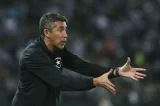 Técnico do Botafogo põe cargo à disposição após derrota para Flamengo