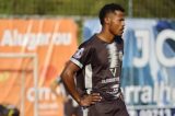 Jogador de 29 anos morre durante partida de futebol