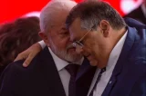 Lula sinaliza a interlocutores que Dino será seu escolhido ao STF