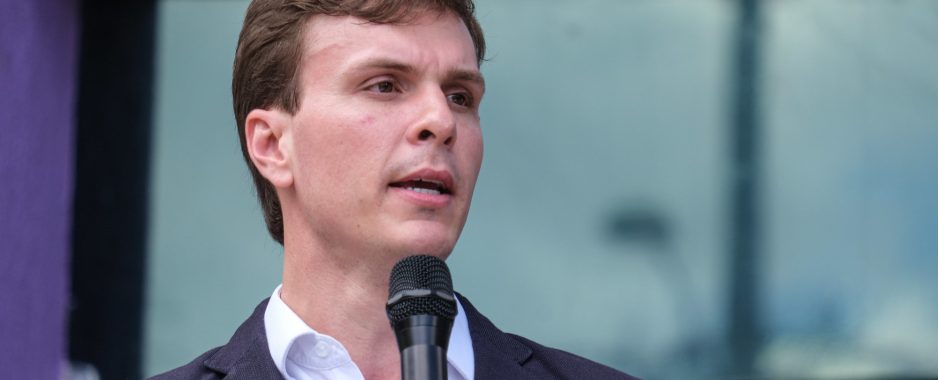 O que sobra em Miguel é insistência O que sobra em Miguel é insistência