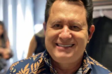 NA PISTA! Cantor Marrone é flagrado de mãos dadas com novinha