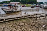 Seca histórica no Amazonas provoca dificuldade de locomoção para ribeirinhos; veja fotos Seca histórica no Amazonas provoca dificuldade de locomoção para ribeirinhos; veja fotos