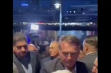 Após tentar entrar como penetra na foto oficial, Bolsonaro é expulso de restaurante na Argentina (vídeo)