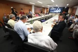 Jerônimo reúne prefeitos e ministros para tratar de combate à dengue