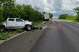 Colisão envolvendo caminhonete e caminhão deixa um PM morto 