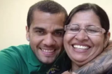 Mãe de Daniel Alves desabafa sobre amigos do filho: ‘os falsos vão embora, os de verdade ficam’