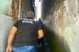 Homem é preso por ameaçar e agredir mulher com colher de pedreiro