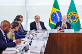 Lula faz reunião ministerial para reverter queda nas pesquisas