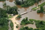 Polícia Federal destrói ponte de acesso à terra indígena no Pará Polícia Federal destrói ponte de acesso à terra indígena no Pará