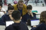 Governo de SP quer trocar professores por programa de inteligência artificial