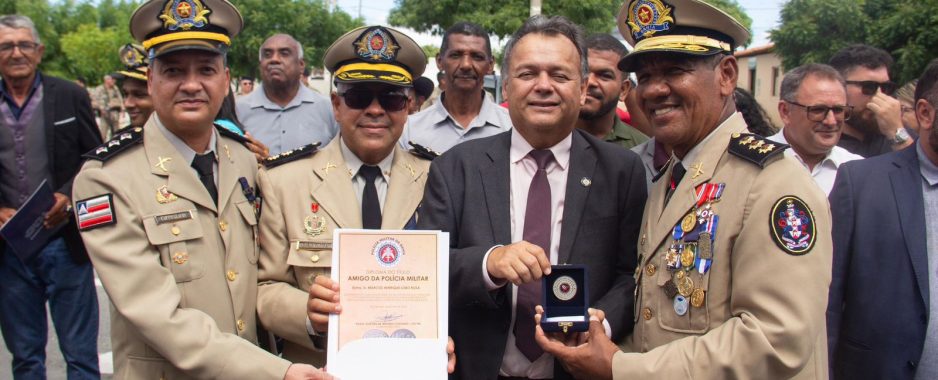 Prefeito de Uauá é homenageado com Título de Amigo da Polícia Militar da Bahia, em Juazeiro