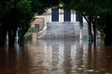Quase 70 mil desalojados e mais de um milhão de lares sem água por chuvas no Rio Grande do Sul
