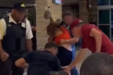 Clientes de shopping no Recife trocam socos e chutes por causa de máquina de bichos de pelúcia Clientes de shopping no Recife trocam socos e chutes por causa de máquina de bichos de pelúcia