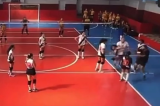 Técnico do sub-15 do Vasco é expulso de quadra e demitido após agressão a jogadora; assista