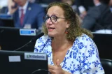 “Ídolo de Bolsonaro agora é um criminoso condenado”, diz Jandira Feghali