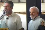 Em Maceió, Lula defende Lira de vaias durante evento de entrega de moradias populares