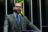 Senador bolsonarista Jorge Seif é criticado após ver show de Madonna com a mulher
