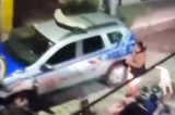 Mulher é filmada enfrentando policiais na rua depois de tentar matar a nora Mulher é filmada enfrentando policiais na rua depois de tentar matar a nora