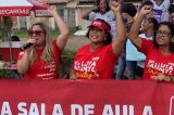 Em ato, professores e estudantes denunciam problemas estruturais nas escolas da rede estadual de Pernambuco