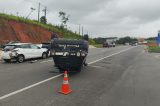 Viatura da Polícia Civil de Pernambuco capota em engavetamento com seis veículos na BR-232
