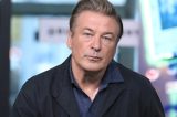 Alec Baldwin vai a julgamento por homicídio culposo por tiro que matou diretora em set de filme