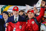 Lula chega à Bolívia para fortalecer Arce após golpe, mas evita se indispor com Evo