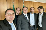 Bolsonaro monta estratégia para garantir futuro político do filho