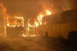 Ônibus pegam fogo após jovens fumarem maconha dentro do veículo
