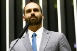 Eduardo Bolsonaro diz que Marçal perdeu moral para fazer ‘gracinha’ e acusar rival de ‘cheirador’