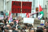 Manifestantes de esquerda protestam na França contra novo premiê