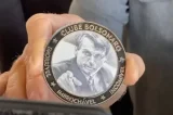 Possível sucessor de Lira recebe medalha de imbrochável de Bolsonaro