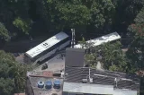 Traficantes sequestram 9 ônibus e usam para fazer barricadas contra o Bope