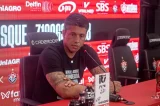 “Quem estava atrapalhando já saiu”, diz Carpini após vitória diante do Fluminense