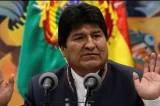 Carro de Evo Morales é atingido por tiros (vídeo)