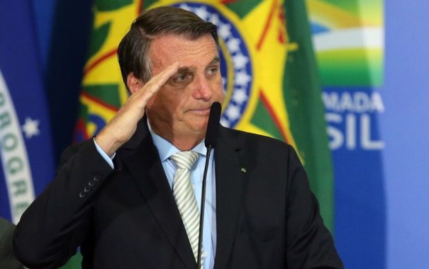 Bolsonaro continencia