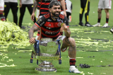 Gabigol anuncia saída do Flamengo após conquista da Copa do Brasil e critica direção e Tite