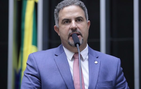 Deputado Ricardo Maia e pai brigam por domínio de fazenda em Ribeira do Pombal