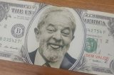 Na Câmara, deputado bolsonarista distribui dólar com imagem de Lula