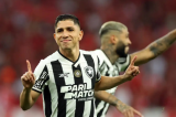 Botafogo derrota Inter e joga por um empate para ser campeão domingo