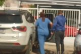 Mamãe é flagrada saindo do Fórum de Justiça