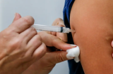 Ministério da Saúde atualiza a recomendação da vacina contra a dengue