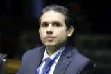 “Exoneraço”: Hugo Motta exonera 465 servidores da Câmara