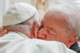 Após crise respiratória, condição do papa Francisco “piorou”, diz Vaticano