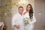 Amado Batista rouba a cena e casa com modelo 50 anos mais jovem