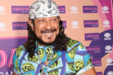 Bell Marques doa R$ 6 mil a ambulantes após quebra de isopores no Carnaval