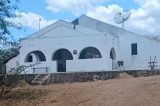 Histórico casarão da fazenda Santa Rita em Parambu, Ceará