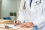 CFM quer impedir que 13 mil alunos de Medicina mal avaliados em exame nacional possam atender