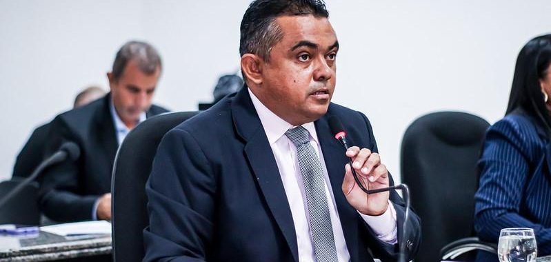 Na última sessão do semestre, Mitu agradece investimentos dos deputados Zó e Daniel Almeida para Juazeiro; Allan Jones revela preocupação na área de saúde