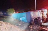 Ônibus rumo ao Recife atropela cavalo em Serra Talhada, tomba e deixa 13 feridos